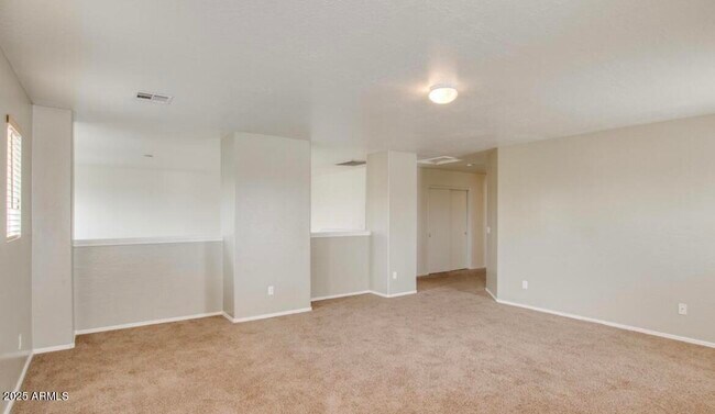 Building Photo - 388 E Palomino Way