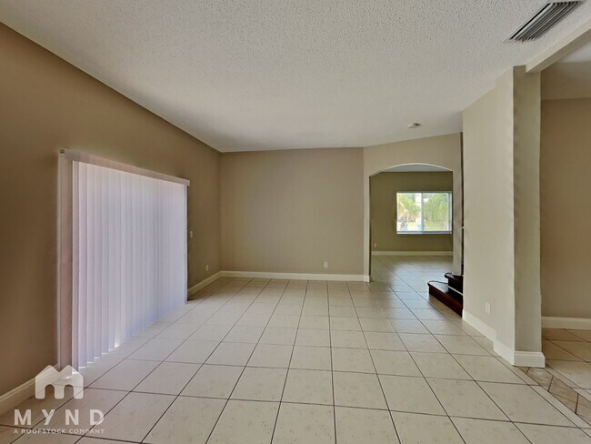 Building Photo - 12843 Longcrest Dr