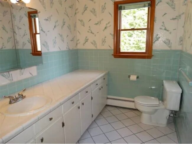 Building Photo - 2437 Rhonda Dr