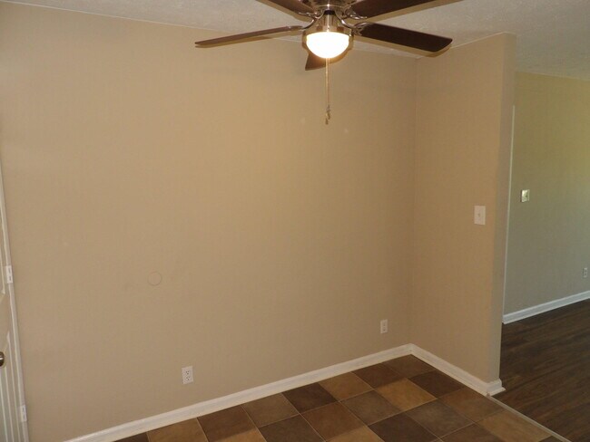 Building Photo - 35 Ashwood Ct