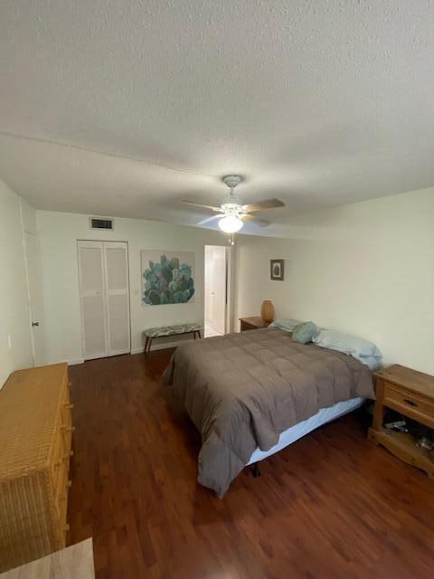 Building Photo - 715 Lori Dr