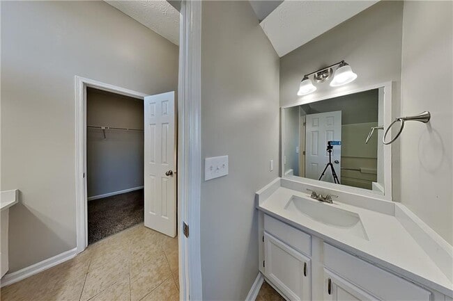 Building Photo - 4440 Coventry Ct