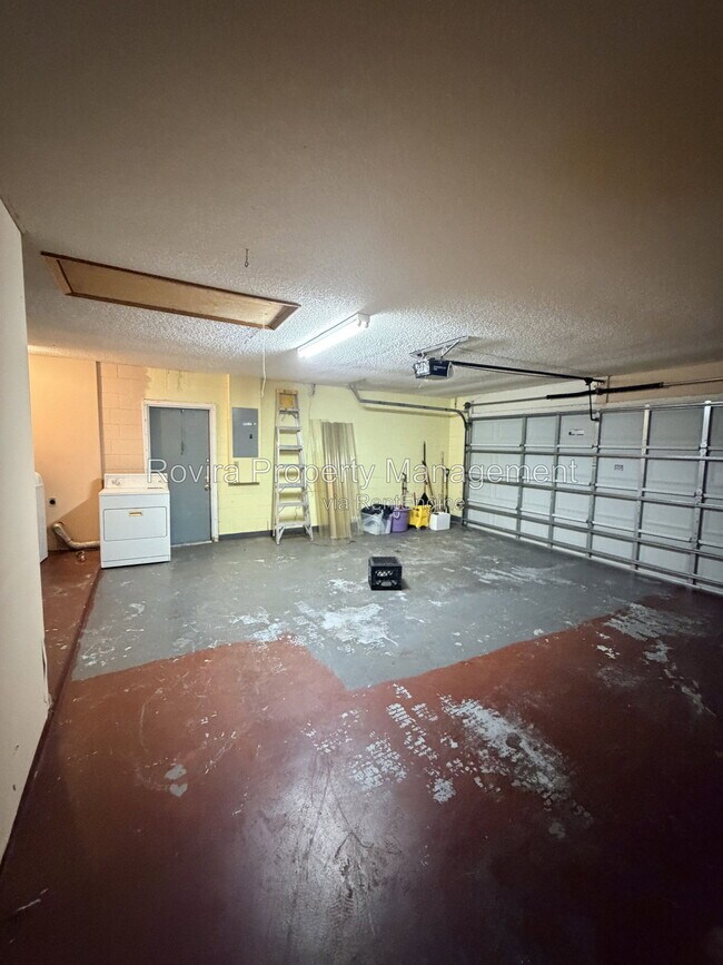 Building Photo - 602 Wallaby Ln