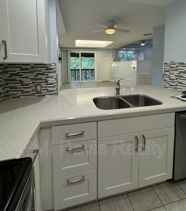 Building Photo - 2990 Ravines Rd