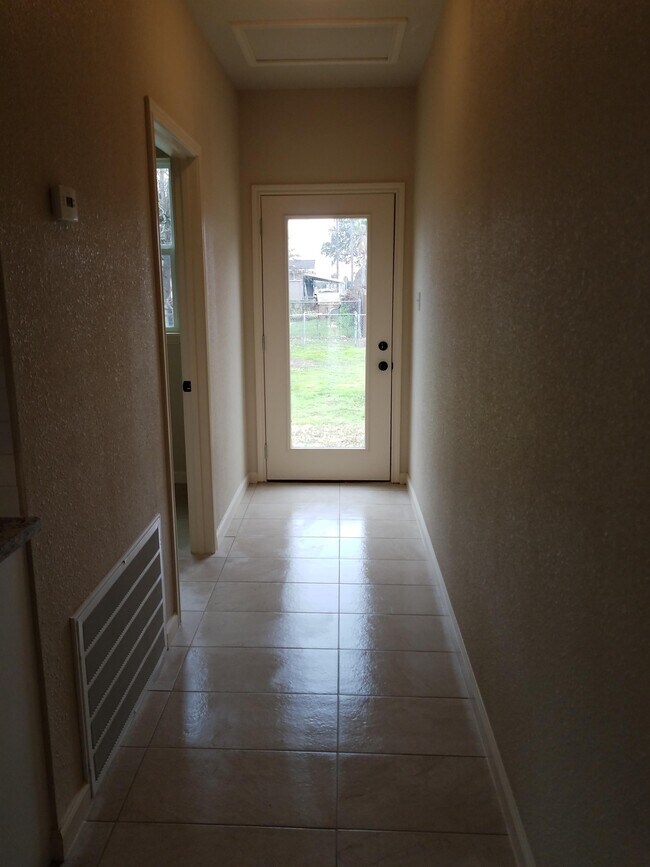 Building Photo - 1016 Center St