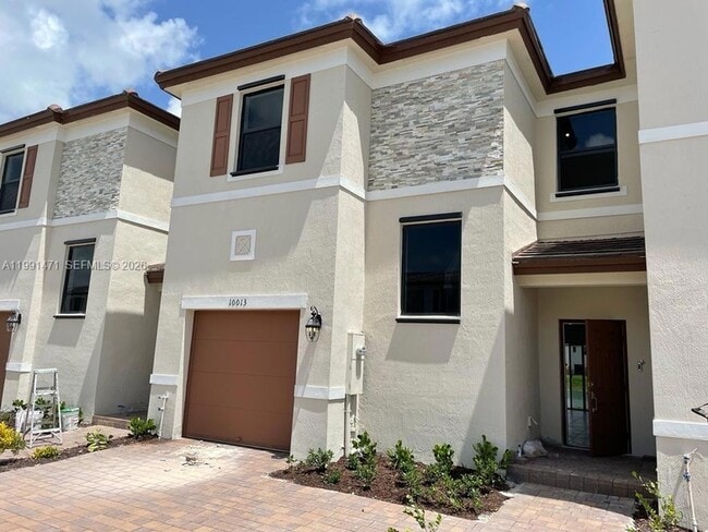 Building Photo - 10013 SW 231st Ln