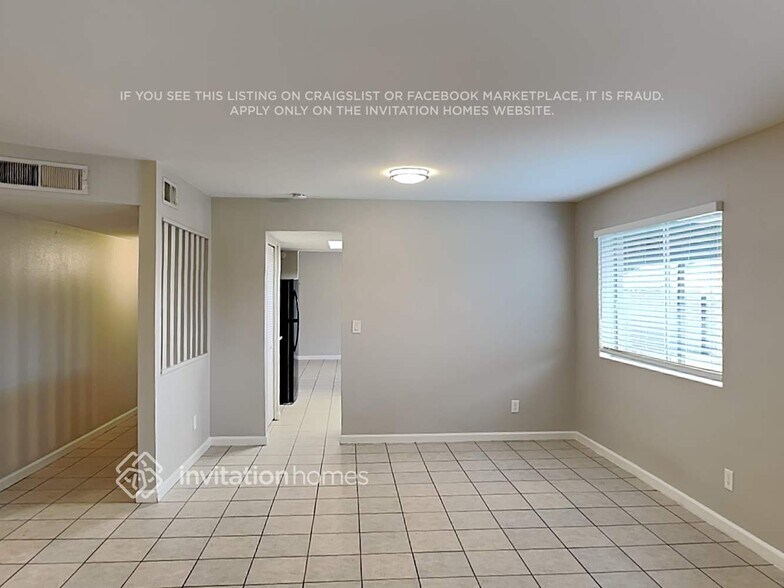 Building Photo - 4709 W Paradise Ln