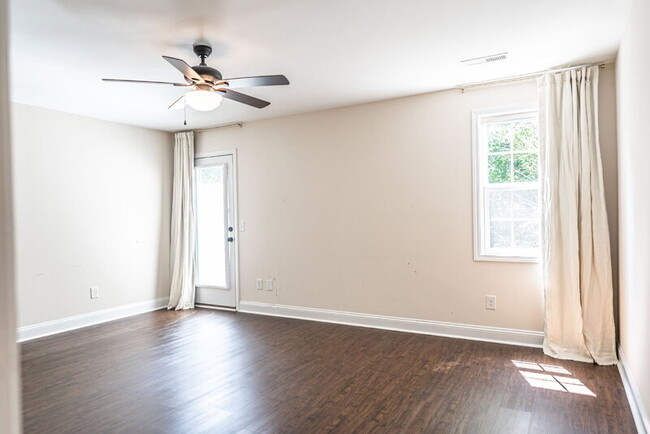 Building Photo - 555 N Saylor St