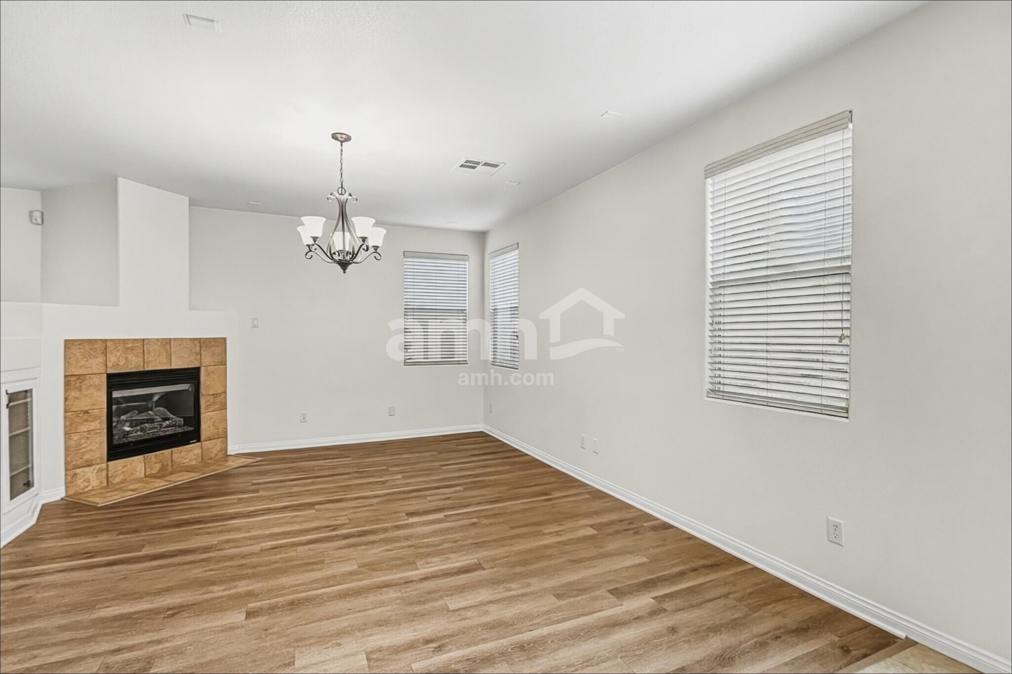 Building Photo - 10432 Wellington Manor Ave