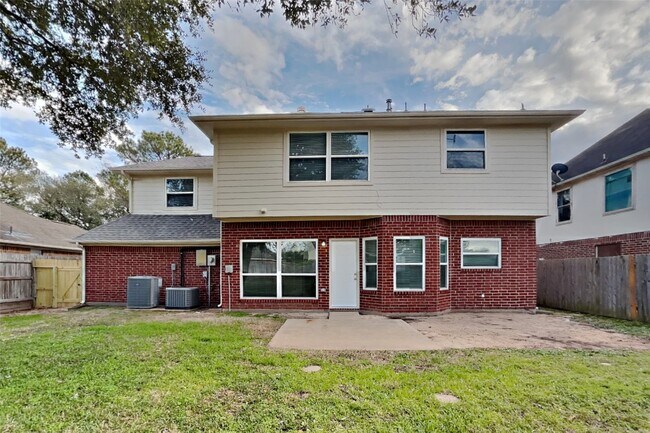 Building Photo - 21338 Wildcroft Dr