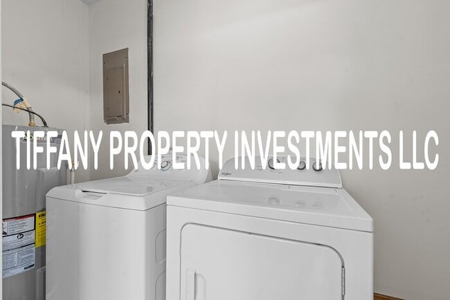 Building Photo - 714 Chal Dr