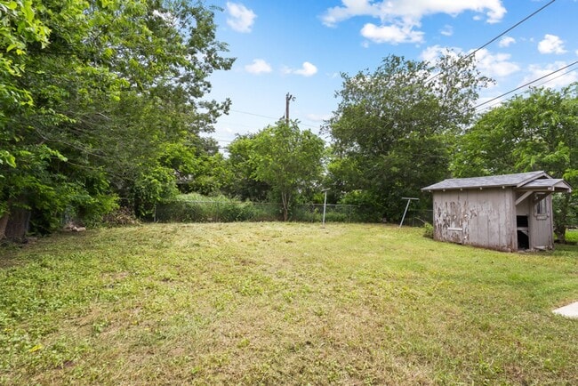 Building Photo - 418 Mc Dougal Ave