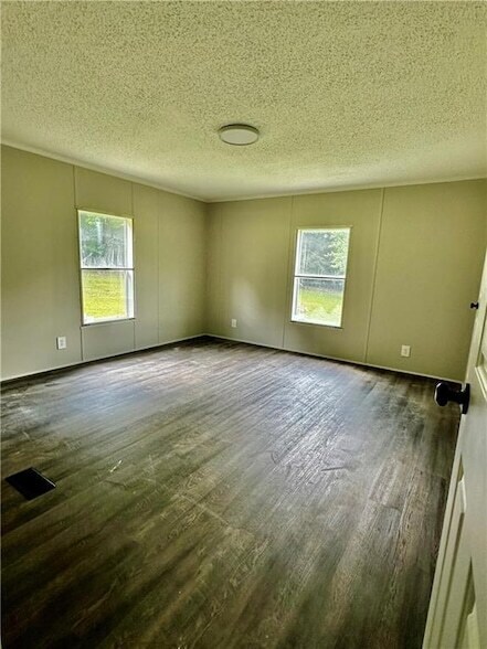 Building Photo - 15 Bonanza Ln