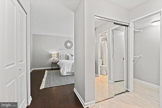 Building Photo - 8350 Greensboro Dr