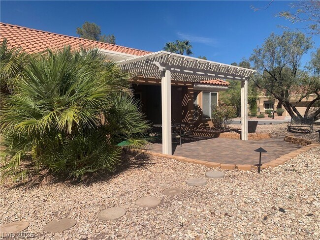 Building Photo - 2924 Crown Ridge Dr