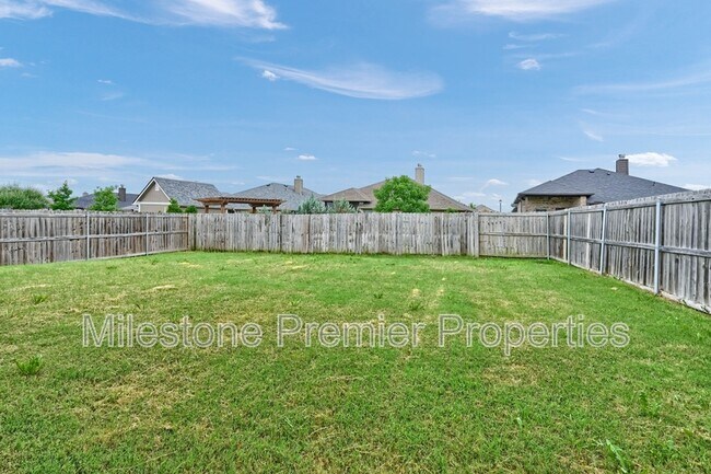Building Photo - 3418 Ballam St