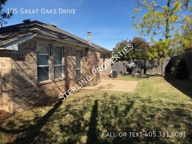 Building Photo - 105 Great Oaks Dr