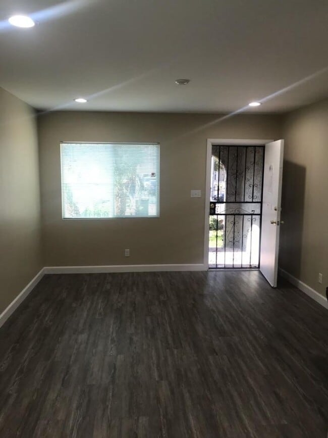 Building Photo - Beautifully remodeled 2 bed/2 bath home in...