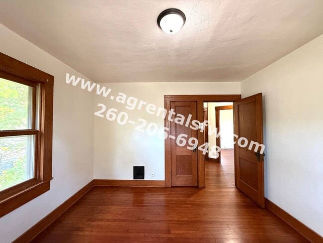 Building Photo - 3 Bedroom House