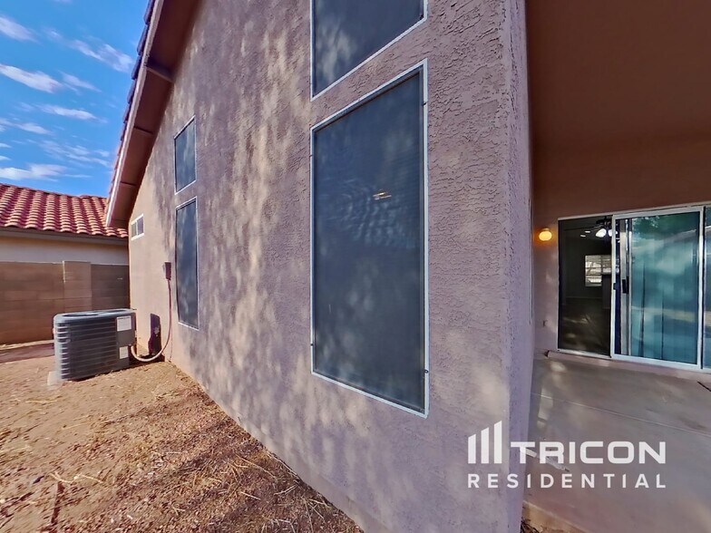 Building Photo - 12425 N 42nd Dr