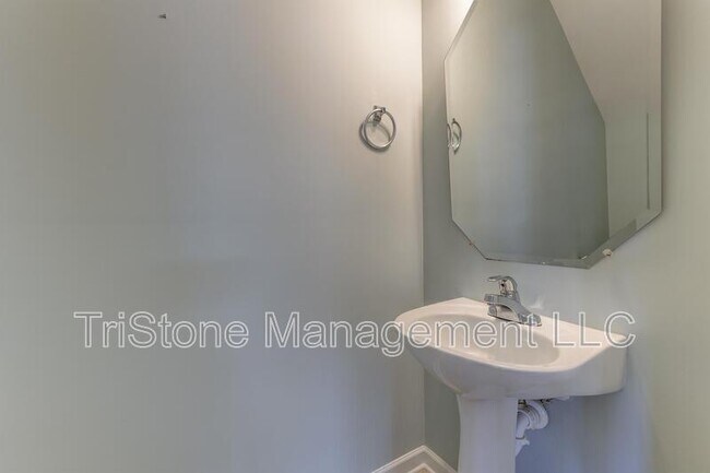Building Photo - 5724 Henderson Oaks Dr
