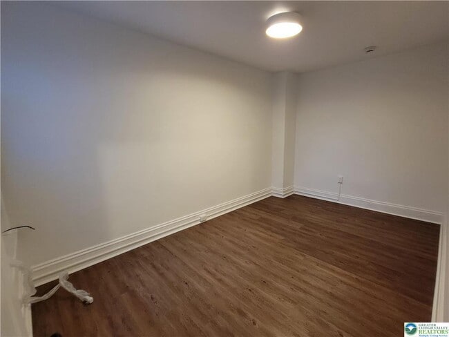 Building Photo - 746 Linden St