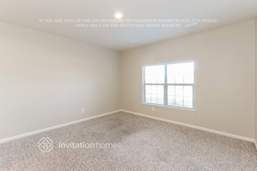 Building Photo - 3021 Chico Dr