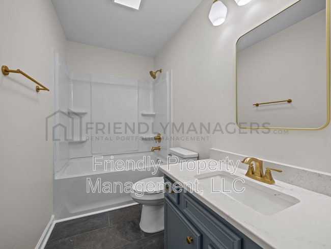 Building Photo - 2119 Dave St