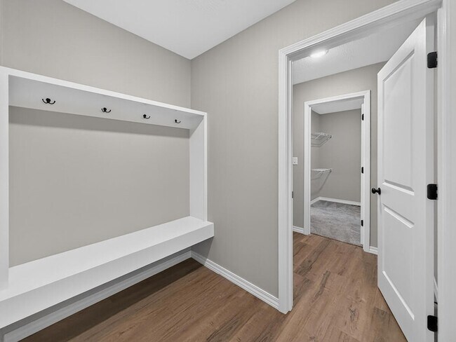 Building Photo - 595 Bailiwick Dr