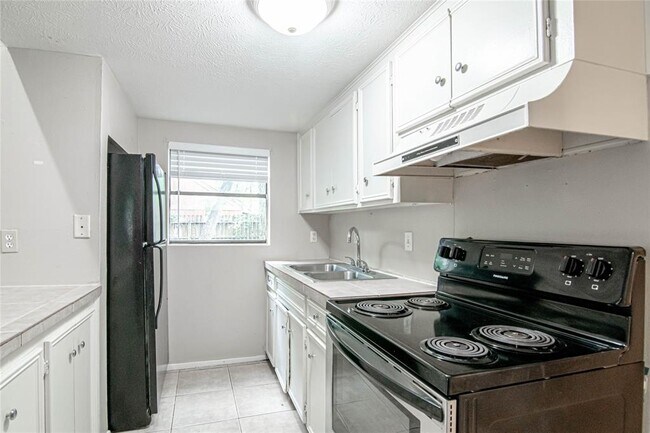 Building Photo - 26620 Primrose Ct