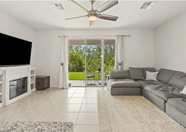 Building Photo - BEAUTIFUL Town Home For Rent in Angeline!