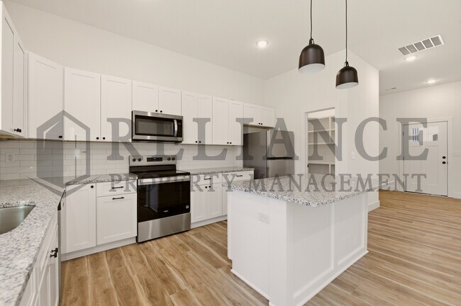 Building Photo - 601 Elmwood St