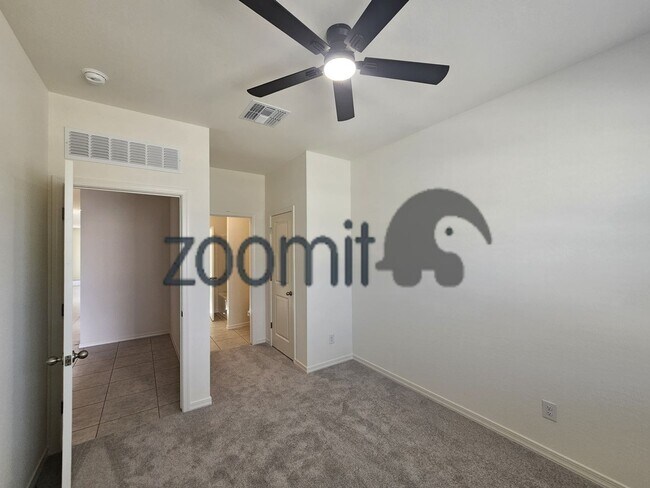 Building Photo - BEAUTIFUL HOME 4 BEDROOMS 3 BATHS!