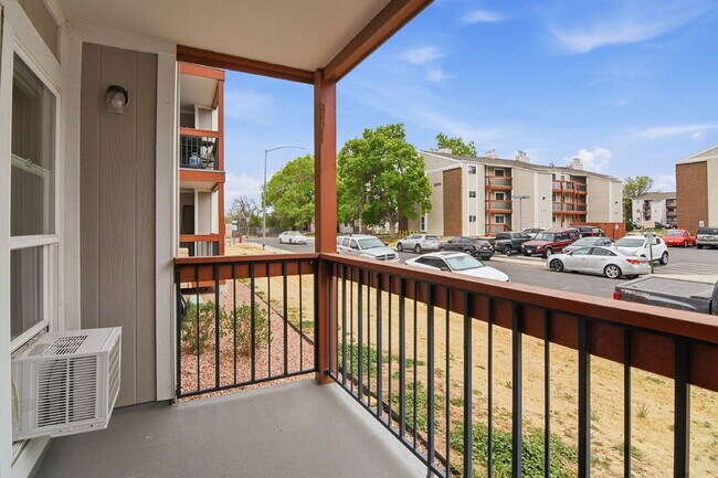 Building Photo - $1,395.95 - 1 Bed, 1 Bath Updated Unit in Westminster with In Unit Washer/Dryer!