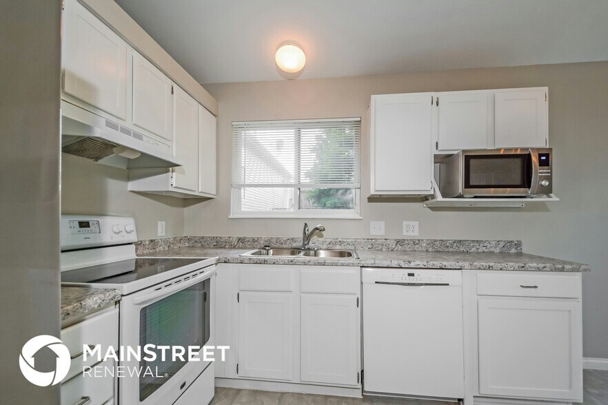 Building Photo - 6 Bishops Crest Ct