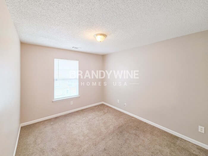 Building Photo - 6202 Hickory Ln Cir