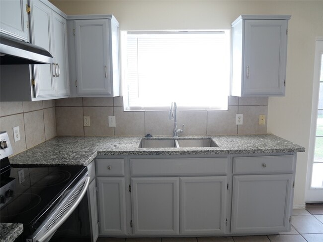 Building Photo - 5510 Rio Alamo St