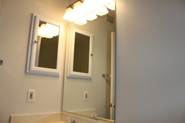 Building Photo - 1017 W Redondo Dr