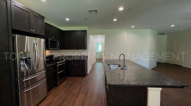 Building Photo - Beautiful Home for Rent in Visalia!