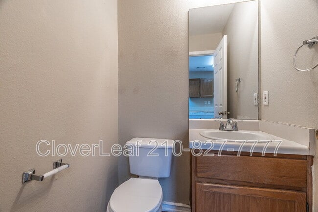 Building Photo - 7121 Lynn Lake Dr