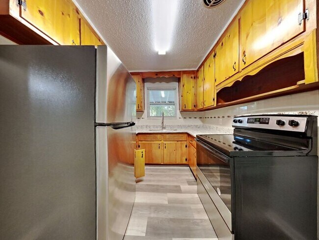 Building Photo - 5950 El Morro Dr S