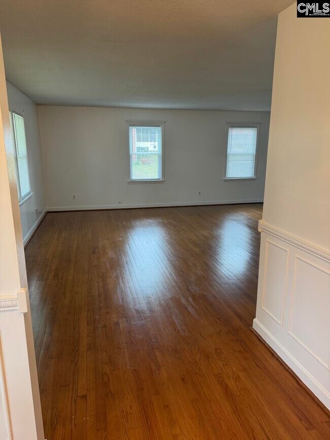 Building Photo - 511 Shady Ln