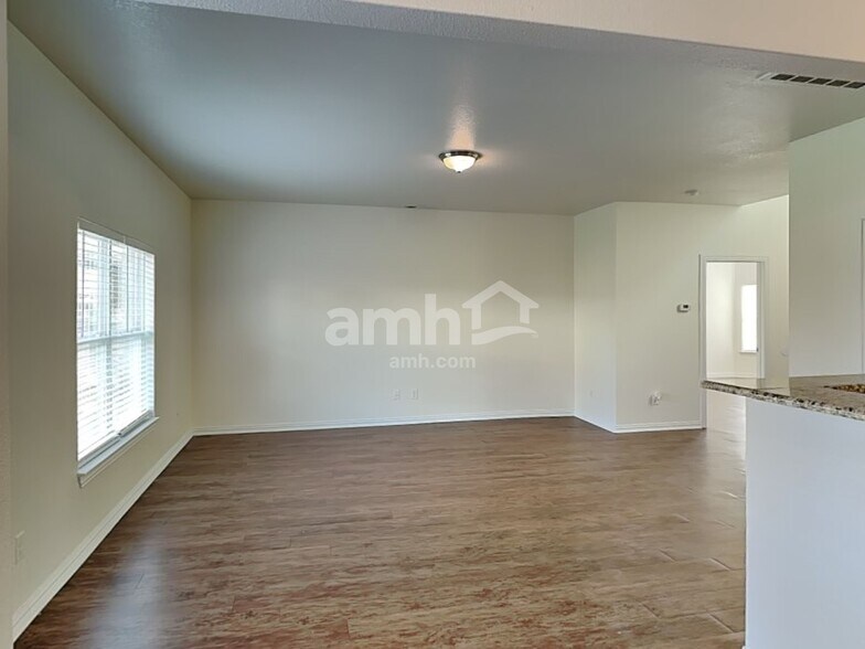 Primary Photo - 1220 Arizona Dr