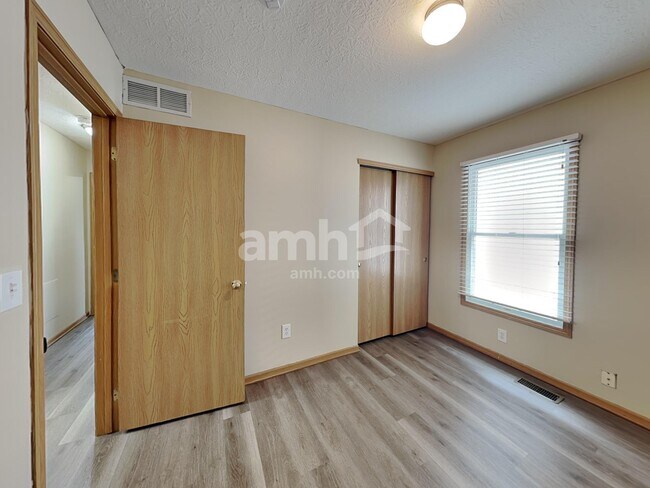 Building Photo - 2130 Winding Hollow Dr