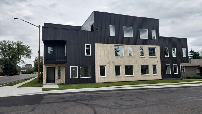 Building Photo - Kendall