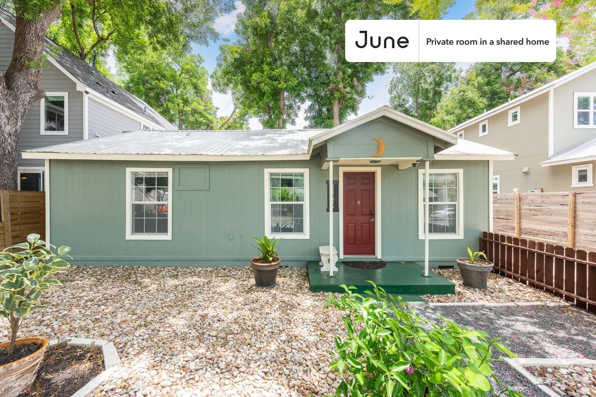 Building Photo - Room in Shared 3 bed/2 bath home