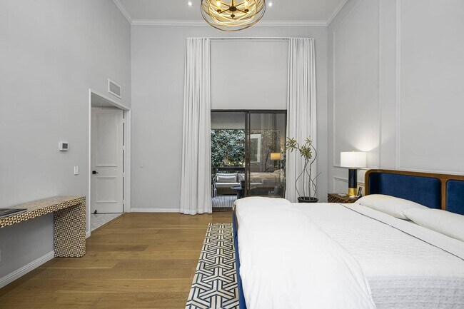 Building Photo - 2237 Century Hill