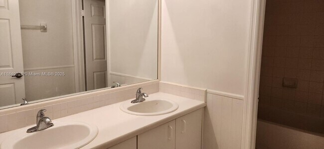 Building Photo - 10850 SW 153rd Ct