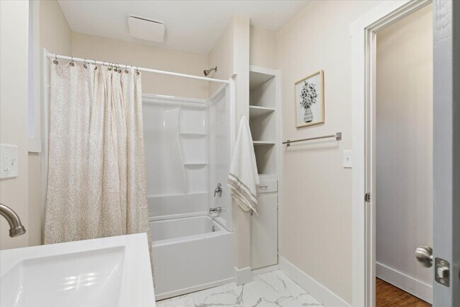 Building Photo - 305 W Broadway