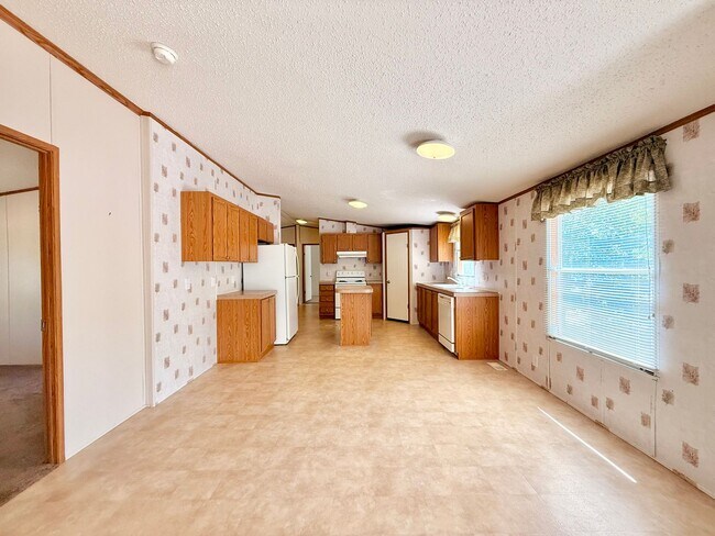 Building Photo - The Home You’ve Been Searching For!